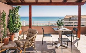 Level 3 Sea View Studio